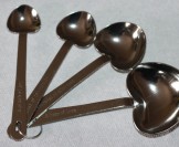 Set 4 linguri pentru sosuri in forma de inima